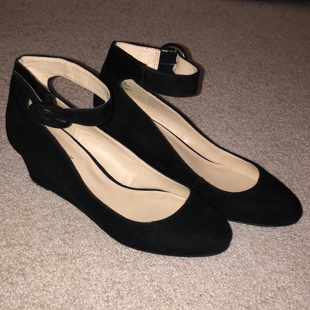 Nine West Black Suede Wedges 🖤